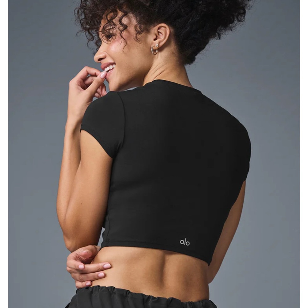 NEVER WORN ALO Pink Fitted Crop Top T-Shirt